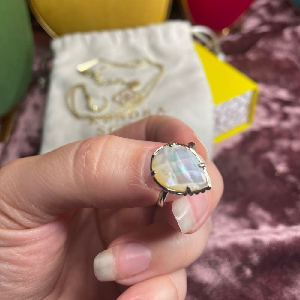 Kendra Scott ring • new • perfect condition